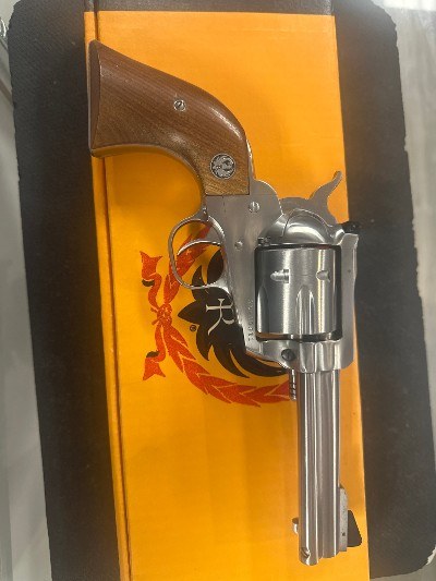 RUGER NEW MODEL BLACKHAWK CONVERTIBLE .357 MAG - Image 2 of 6