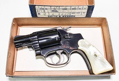 SMITH & WESSON NEAR MINT MODEL 36 WITH ORIGINAL BOX .38 SPL - Image 3 of 11