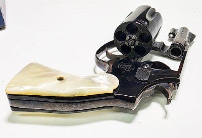 SMITH & WESSON NEAR MINT MODEL 36 WITH ORIGINAL BOX .38 SPL - Image 5 of 11