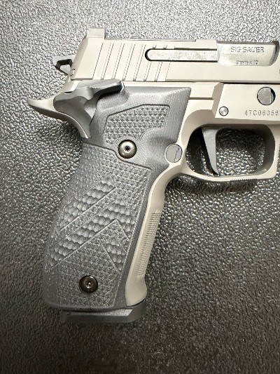 SIG SAUER P226-XCARRY LEGION (SINGLE ACTION) 9MM LUGER (9x19 PARA) - Image 11 of 13