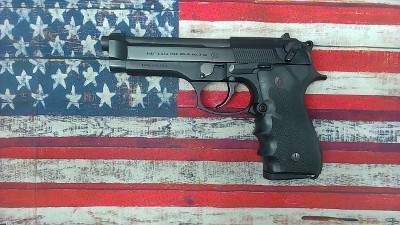 BERETTA 96 .40 - Image 3 of 9