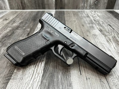 GLOCK 22 GEN 4 40 Smith & Wesson - Image 2 of 4