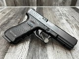 GLOCK 22 GEN 4 40 Smith & Wesson - Image 2 of 4