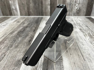 GLOCK 22 GEN 4 40 Smith & Wesson - Image 3 of 4