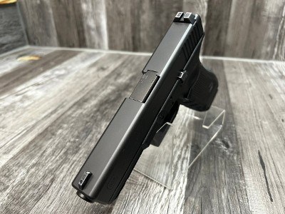 GLOCK 22 GEN 4 40 Smith & Wesson - Image 3 of 4