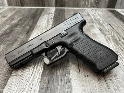 GLOCK 22 GEN 4 40 Smith & Wesson - Image 1 of 4
