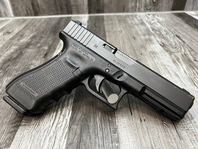 GLOCK 22 GEN 4 40 Smith & Wesson - Image 2 of 4