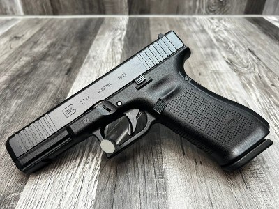 GLOCK 17V 9MM LUGER (9x19 PARA) - Image 1 of 4