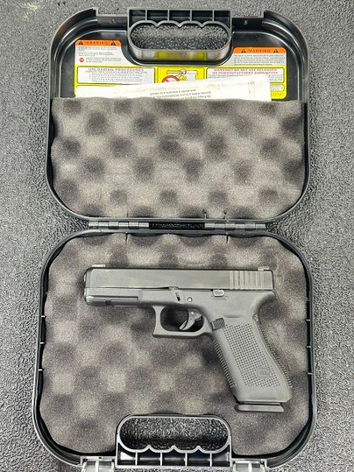 GLOCK 17 GEN 5 9MM LUGER (9x19 PARA) - Image 1 of 8