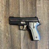 SIG SAUER P229 EQUINOX 40 Smith & Wesson - Image 1 of 4