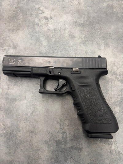 GLOCK 22 GEN 4 40 Smith & Wesson - Image 1 of 6