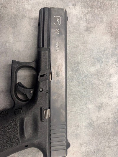 GLOCK 22 GEN 4 40 Smith & Wesson - Image 4 of 6