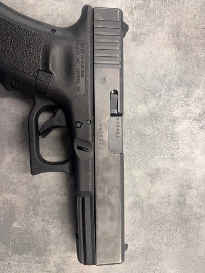 GLOCK 22 GEN 4 40 Smith & Wesson - Image 3 of 6