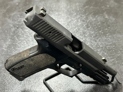 SIG SAUER SP2022 40 Smith & Wesson - Image 2 of 6