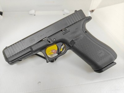 GLOCK G17 GEN5*10-ROUND* 9MM LUGER (9X19 PARA) - Image 1 of 6