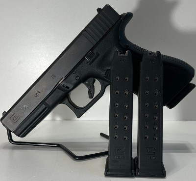 GLOCK 22 GEN 4 .40 - Image 1 of 5