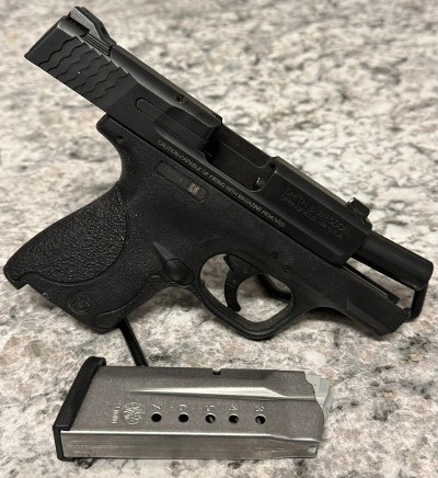 SMITH & WESSON M&P9 SHIELD .9mm - Image 4 of 7