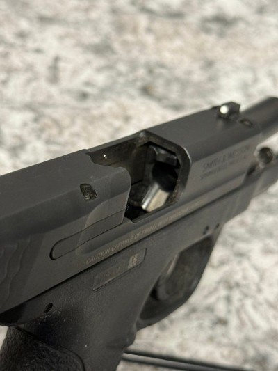 SMITH & WESSON M&P9 SHIELD .9mm - Image 5 of 7
