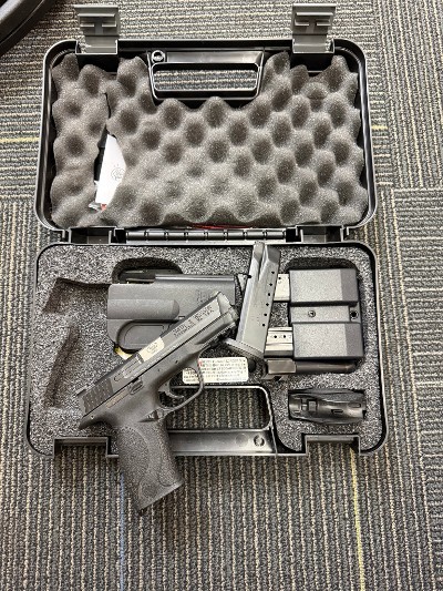 SMITH & WESSON M&P 40 .40 S&W - Image 1 of 3