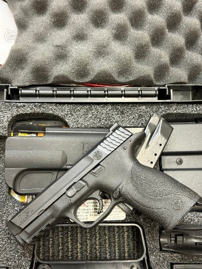 SMITH & WESSON M&P 40 .40 S&W - Image 3 of 3