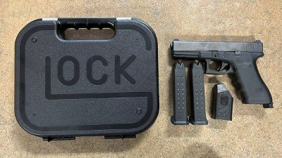 GLOCK G17RTF2 VICKERS TACTICAL EDITION 9MM LUGER (9x19 PARA) - Image 1 of 11