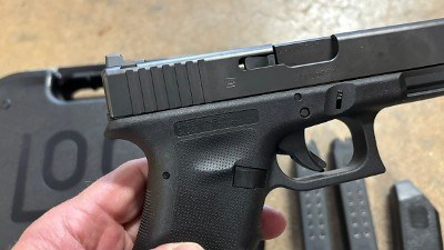 GLOCK G17RTF2 VICKERS TACTICAL EDITION 9MM LUGER (9x19 PARA) - Image 9 of 11