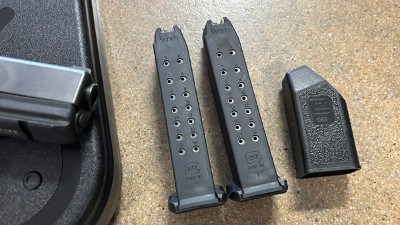 GLOCK G17RTF2 VICKERS TACTICAL EDITION 9MM LUGER (9x19 PARA) - Image 8 of 11