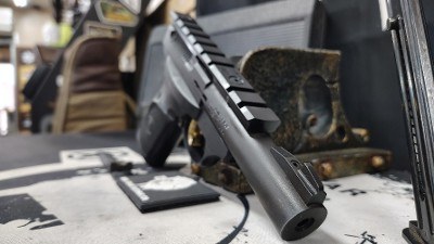 BROWNING Buck Mark Micro Bull Target Pro .22 LR - Image 6 of 8