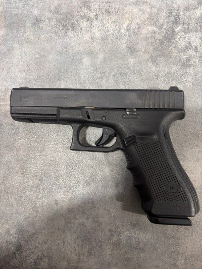 GLOCK 22 GEN 4 40 Smith & Wesson - Image 3 of 4
