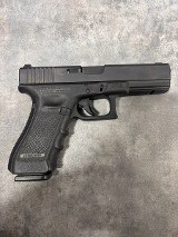 GLOCK 22 GEN 4 40 Smith & Wesson - Image 2 of 4