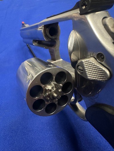 SMITH & WESSON MODEL 686-6 PLUS .357 MAG - Image 4 of 5