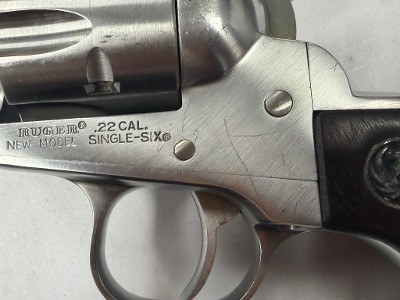 RUGER NEW MODEL SINGLE-SIX CONVERTIBLE .22 LR/.22 WMR - Image 4 of 18