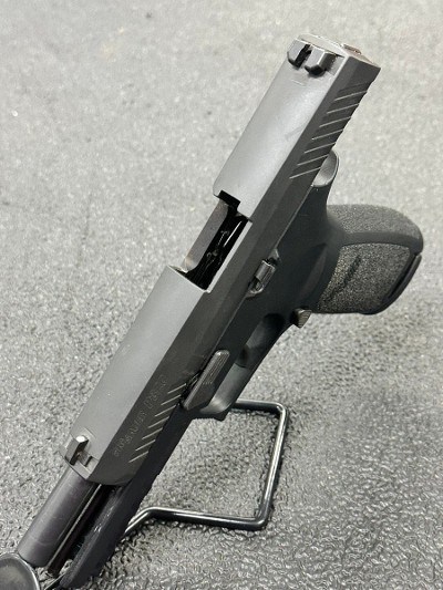 SIG SAUER 320F-9-B 9MM LUGER (9x19 PARA) - Image 6 of 6