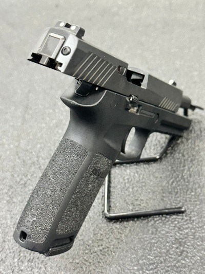 SIG SAUER 320F-9-B 9MM LUGER (9x19 PARA) - Image 5 of 6