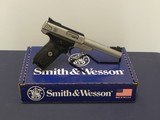 Smith & Wesson Victory22 - 4 of 4