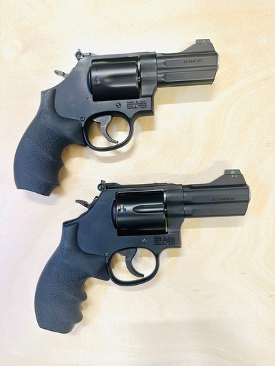 NEW PAIR OF S&W NIGHT GUARDS .357 & .44 SPECIAL REVOLVERS - Image 2 of 6