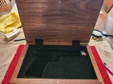 COLT 1911 WOOD PRESENTATION BOX/With 3D CUT MOUNT SURIBACHI IWO JIMA - 3 of 11
