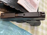 Smith & Wesson, M&P 9 Shield - 4 of 8