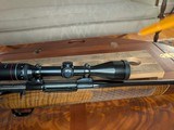 Weatherby Mark V factory Custom shop Safari .300 wthby Magnum Fleur De Lis LIKE NEW outstanding wood - 11 of 15
