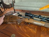 Weatherby Mark V factory Custom shop Safari .300 wthby Magnum Fleur De Lis LIKE NEW outstanding wood - 12 of 15