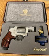 Smith & Wesson Model 642-1 Lady Smith Dual Action 38 Special Revolver