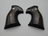 Culina K Square Grips for Smith & Wesson Revolver - 1 of 5