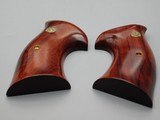 Culina K Round To Square Grips For Smith & Wesson Revolver - 1 of 2
