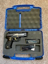 Sig Sauer Custom Works Equinox 226 .40 Caliber with 24K parts - 4 of 5