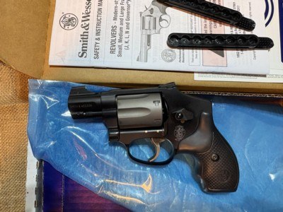Smith & Wesson 432 UC Ultimate Carry Ti No Lock .32 H&R J Frame - Excellent - Image 1 of 11