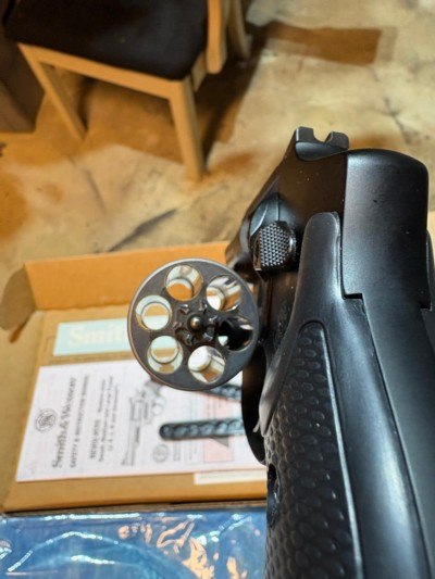 Smith & Wesson 432 UC Ultimate Carry Ti No Lock .32 H&R J Frame - Excellent - Image 6 of 11
