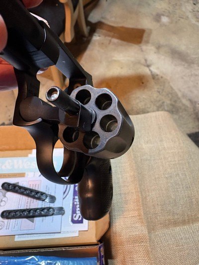 Smith & Wesson 432 UC Ultimate Carry Ti No Lock .32 H&R J Frame - Excellent - Image 9 of 11