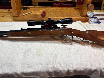 THOMPSON CENTER HAWKEN.45 Caliber Muzzleloading Rifle