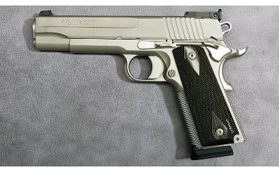 SIG SAUER ~ 1911 ~ .45 AUTO - Image 2 of 3