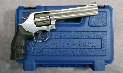 SMITH & WESSON ~ 686-6 ~ .357 MAGNUM - Image 1 of 3
